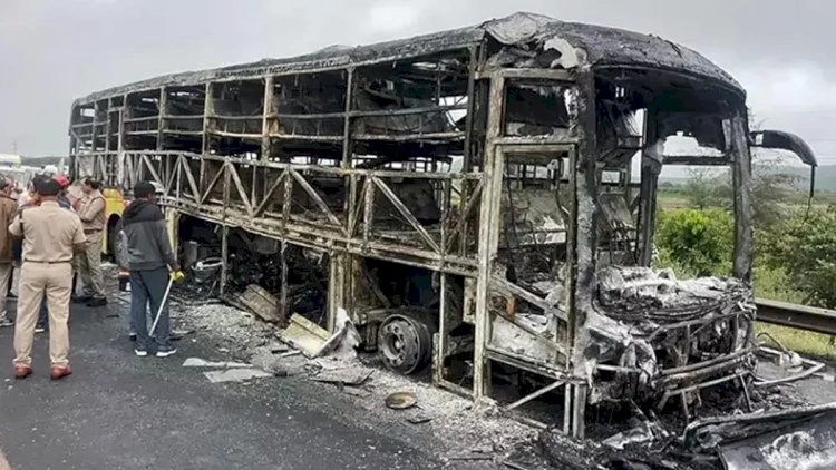 İraqda avtobus qəzadan sonra yandı, 25 nəfər öldü