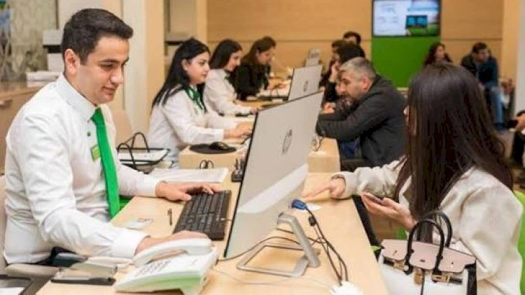 Azərbaycanda bank müştərilərinin sayı kəskin artıb