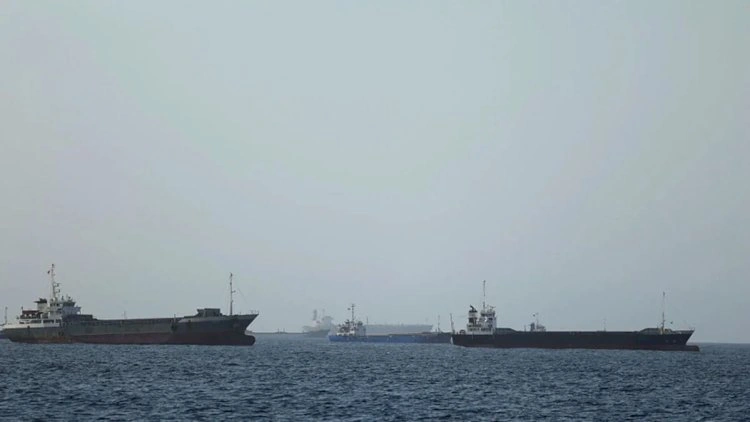 Hörmüzdə tanker minaya düşdü