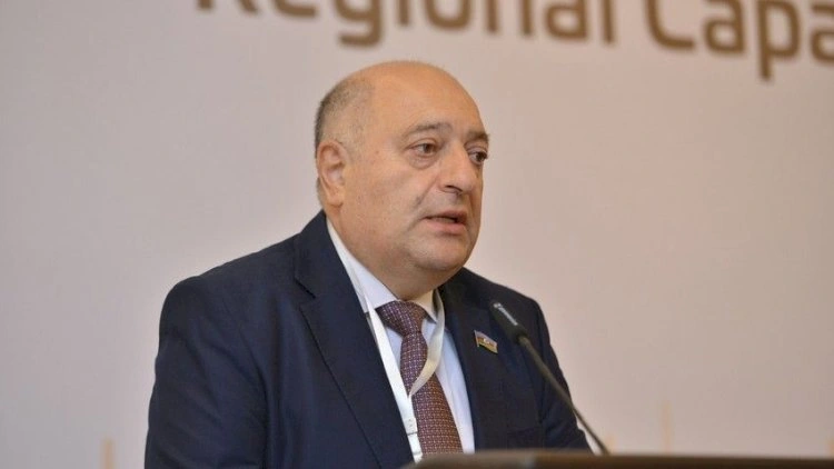 Deputat: Məktəblilərə dənə-dənə siqaret satılır
