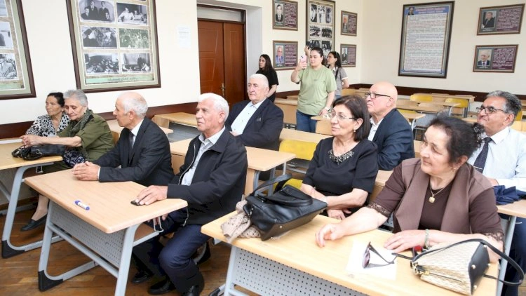 50 ildən sonra eyni auditoriyada  –   Keçmiş tələbələr universitetə qayıtdı - FOTOLAR