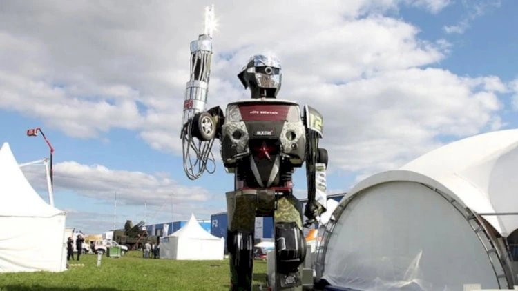 Süni intellektli robotlar müharibəyə göndərilir – Trampın oğlu da alacaq