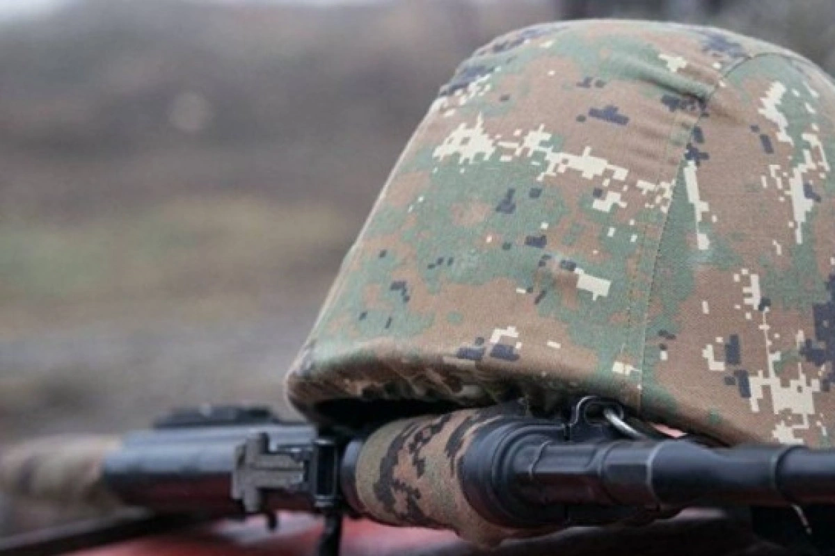 Ermənistanda üç hərbçi bıçaqlandı