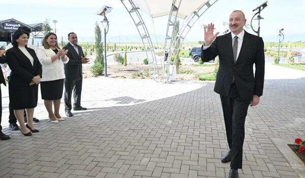 Prezident, xanımı və qızları Xocavənd sakinləri ilə görüşdülər