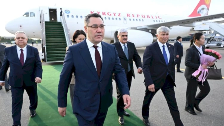 Qırğızıstan Prezidenti Azərbaycana səfərə gəldi