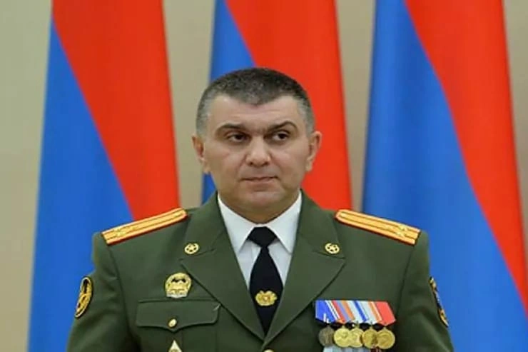 Ermənistanda general axtarışa verildi