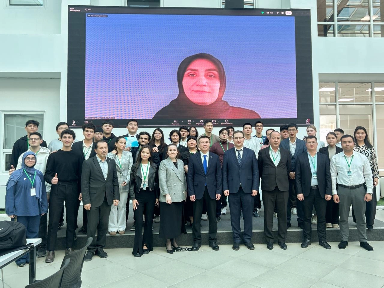 ADNSU tələbələri beynəlxalq “Mərkəzi Asiya Yaşıl Hidrogen Hakatonu”nda qalib olublar