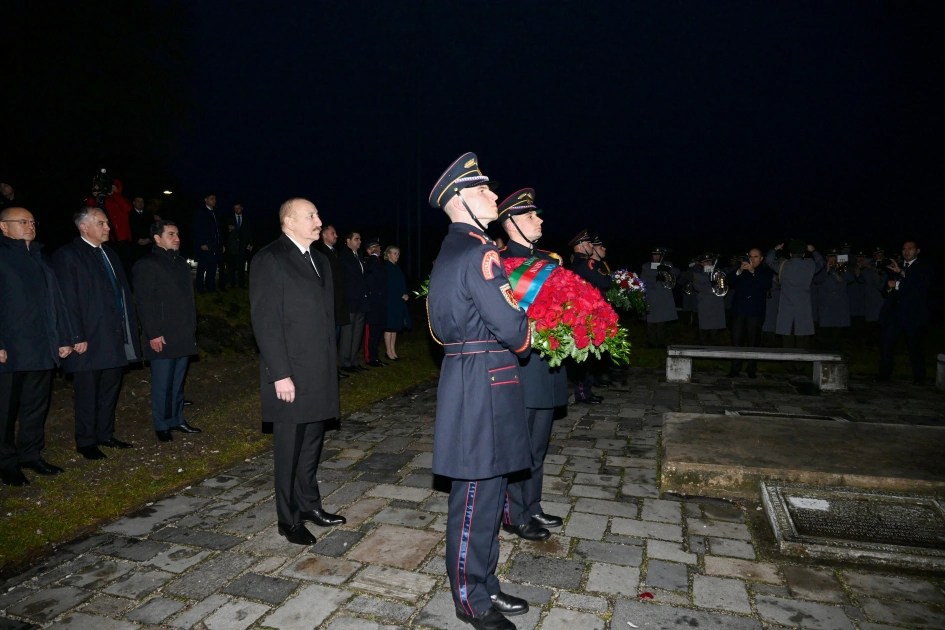 Azərbaycan və Slovakiya prezidentləri Bratislavada “Azadlıq Qapısı” abidəsini ziyarət etdilər - Fotolar
