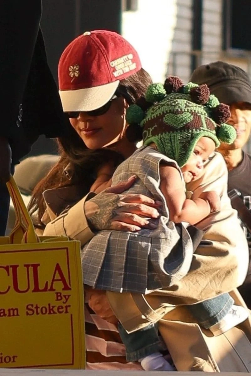 Rihannanın gizli saxladığı qızı ilk dəfə görüntüləndi – FOTO