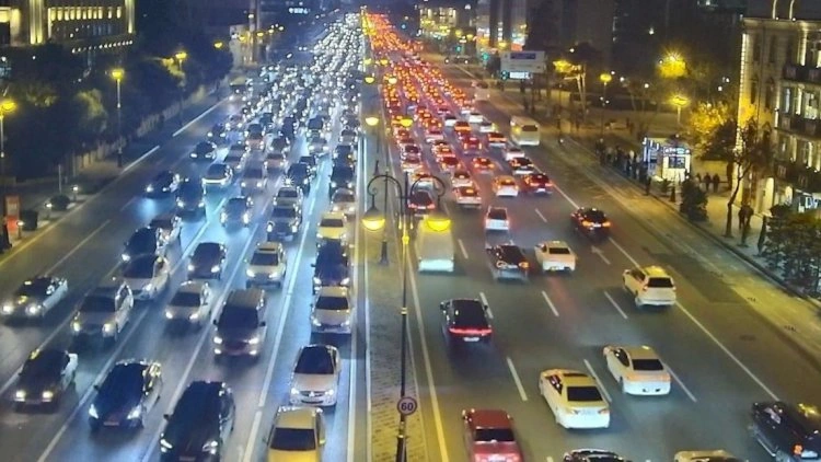 Paytaxtın bəzi küçələrində sıxlıq müşahidə olunur - SİYAHI