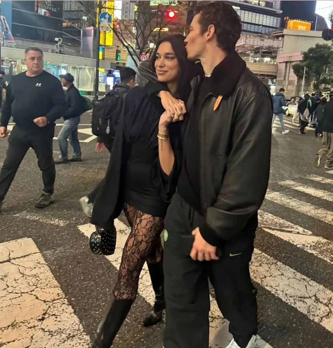 Dua Lipa evləndi: Nikahdan ilk fotolar