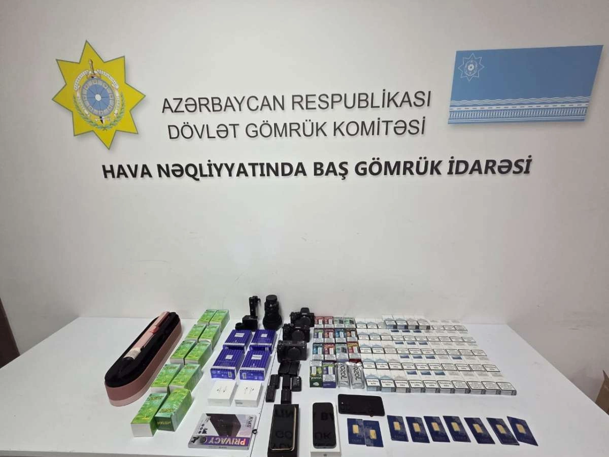 Mobil telefonda gizlədilən qızıl külçələr aşkarlandı -  VİDEO