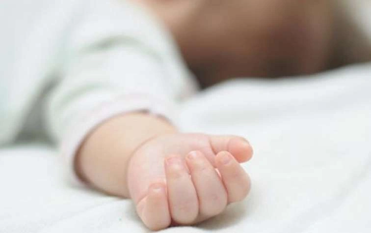 Bakıda 1 yaşlı uşaq evdə qəflətən dünyasını dəyişdi