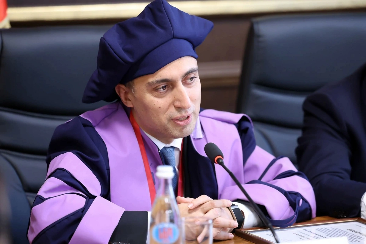 Emin Əmrullayev ad aldı, geyimi maraq doğurdu - Foto