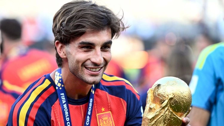 PSJ dünya çempionunu transfer etdi