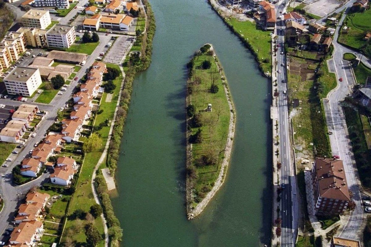 Heç kim girə bilmir: Bu ada hər 6 ayda bir ölkə dəyişdirir