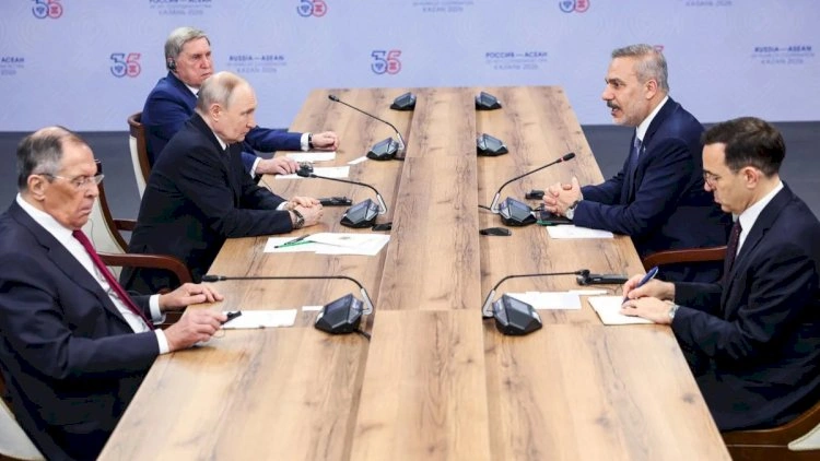 Putin Türkiyənin xarici işlər naziri Fidanla görüşdü
