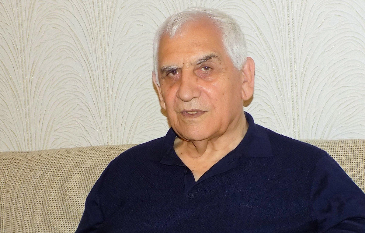 Nazir Xalq şairinə baş çəkdi