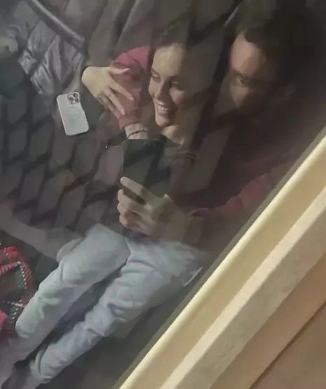 Romantik paylaşımı ilə izləyiciləri heyrətləndirdi