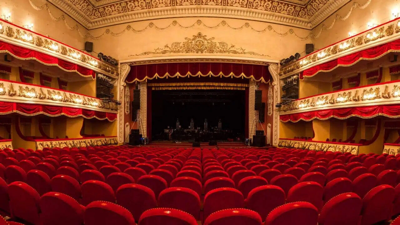 Dövlət teatrlarında baş rejissor ştatı ləğv olundu