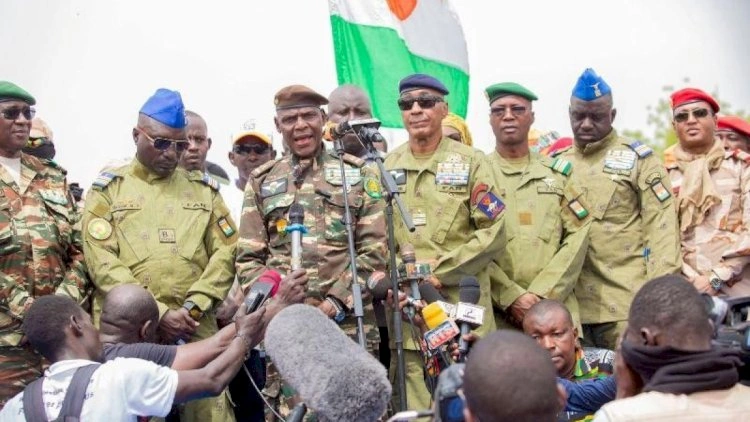 Niger Fransanı ölkədə hərbi qiyam törətməyə cəhddə ittiham etdi
