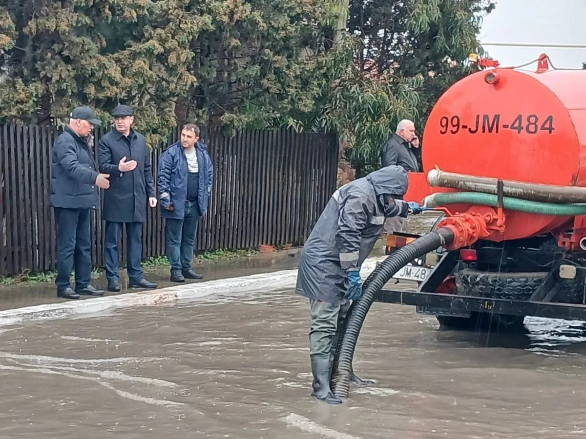 Bakıda iki icra başçısı subasan əraziyə gəldi - FOTO