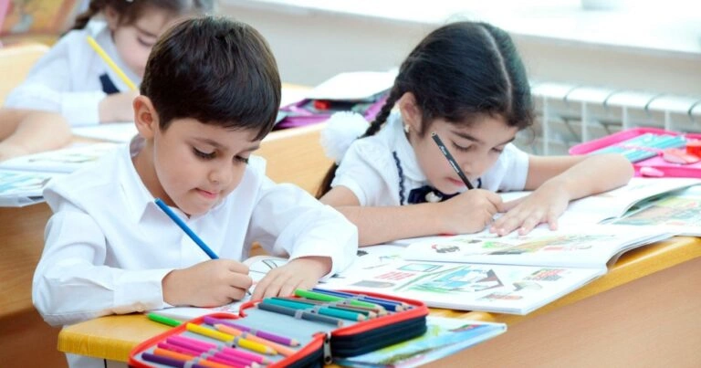 DİQQƏT: İbtidai siniflərdə dərslər bu saatda başlaya bilər