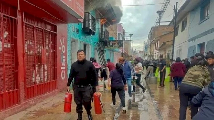 Yanğında 10 tələbə öldü