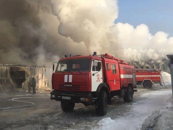 Kalininqradda böyük ticarət mərkəzi yandı