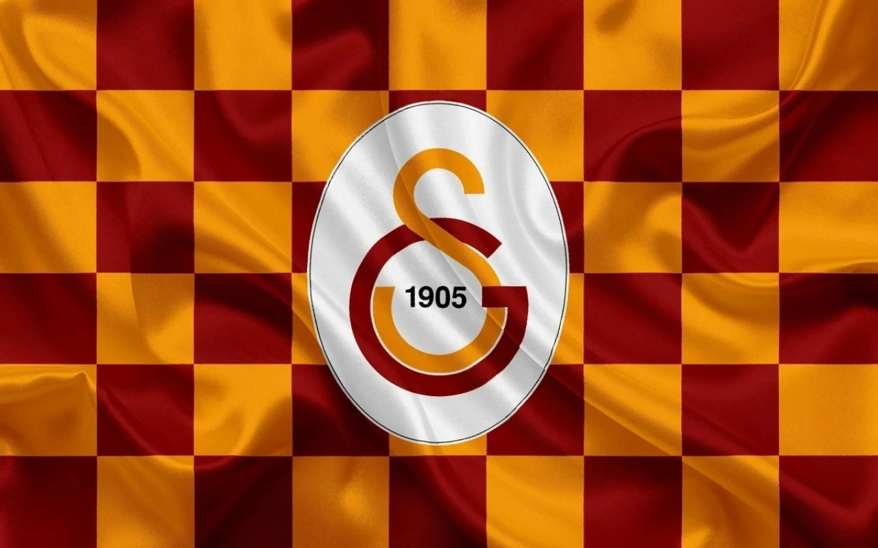 UEFA Qalatasarayı cəzalandırdı