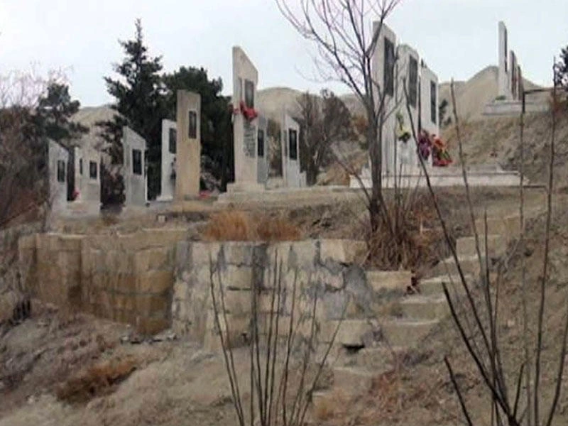 Qəbiristanlığa atılan azyaşlının atası tapıldı