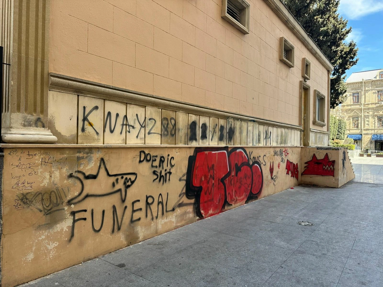 Sənət əsəri, yoxsa vandallıq? - Nizami Kino Mərkəzində qraffiti