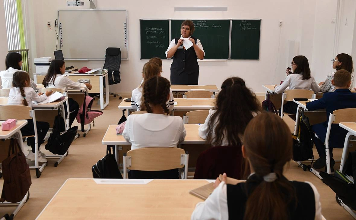 Məktəblərdə rəqəmsal tədrisə keçid: Proqram necə dəyişməlidir?
