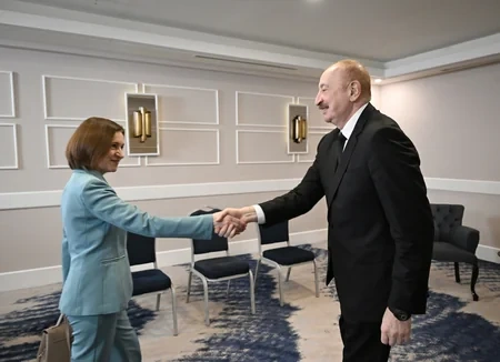 İlham Əliyev Antalyada Moldova Prezidenti ilə görüşdü
