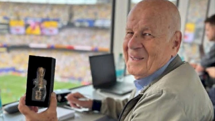 17 mundialda iştirak etmiş jurnalist - FIFA mükafatlandırdı