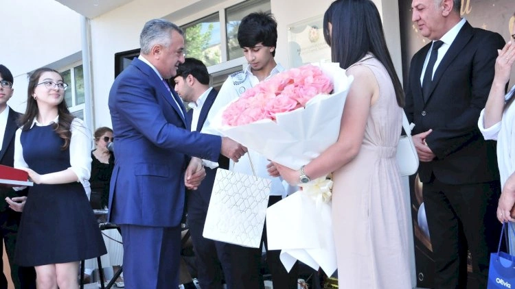 Abşeron rayonunun tam orta məktəblərində “Son zəng” tədbirləri keçirildi   - FOTOLAR