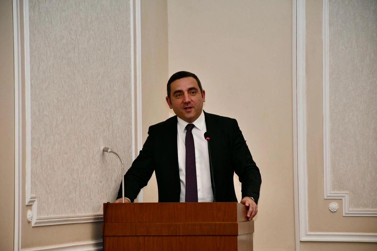 Akif Əlizadə 50 ildir rəhbərlik etdiyi kollektivlə belə vidalaşdı -   FOTOLAR