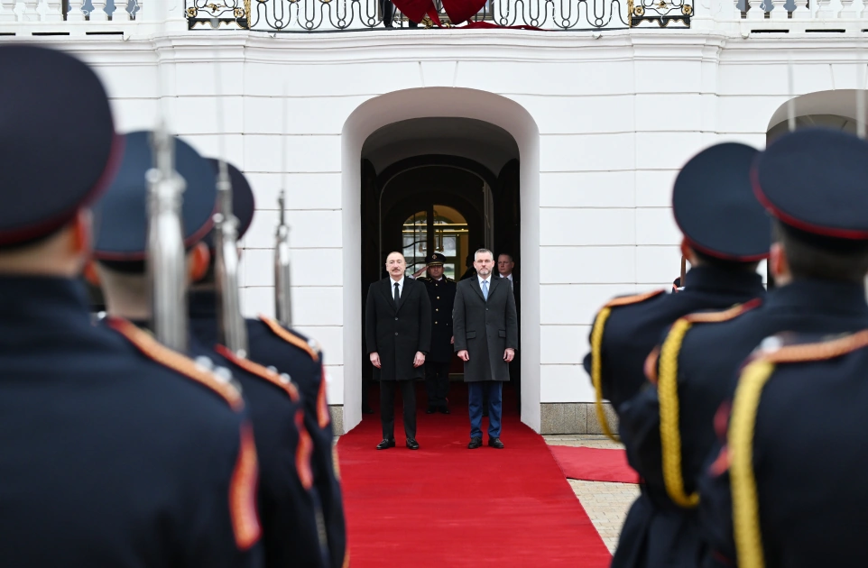 Prezident İlham Əliyevin Bratislavada rəsmi qarşılanma mərasimi oldu - Fotolar