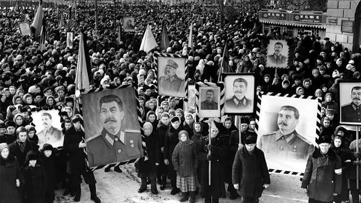 Dünyanın ən izdihamlı vida mərasimləri: Qara 10-luq -   FOTOLAR