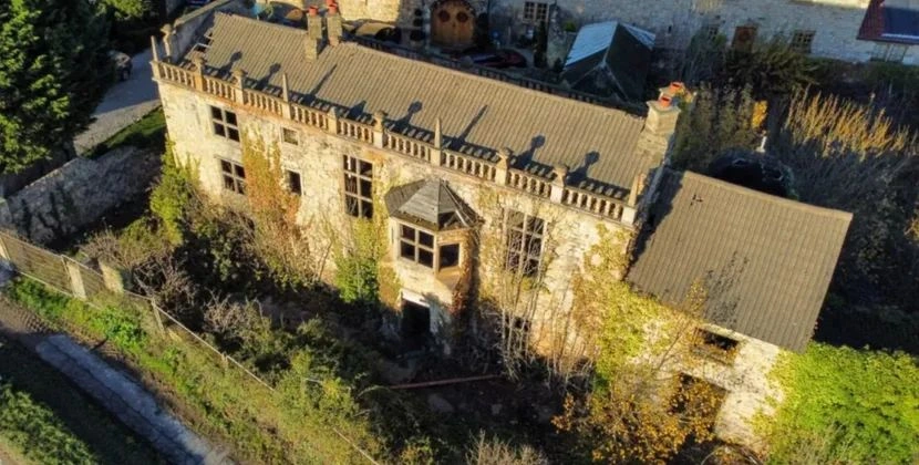 30 ildir boş qalan Həkim evi yenidən satışda