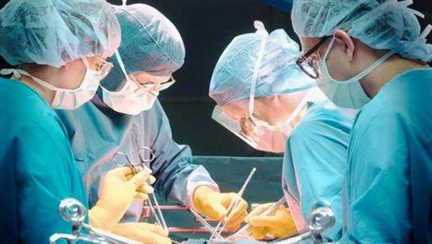 “TikTok”da tapdığı “plastik cərrah” əməliyyatdan sonra qadını ŞİKƏST etdi – VİDEO