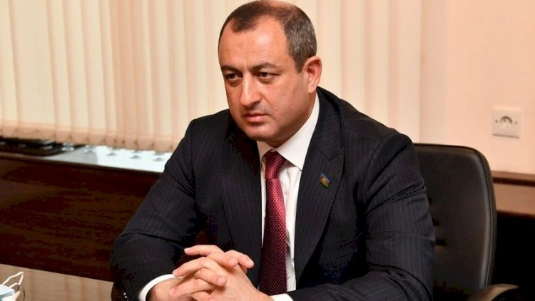 Adil Əliyev kimdən inciyib? – “Gəlib öz zəhərini tökür...”