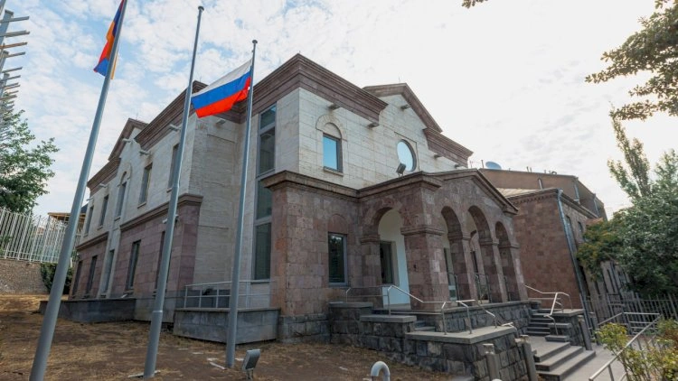 Paşinyan hansı məntiqlə “Rus evləri”nə icazə verib?!