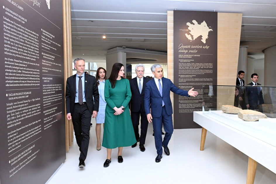 Litvanın Baş naziri Heydər Əliyev Mərkəzində oldu - FOTO