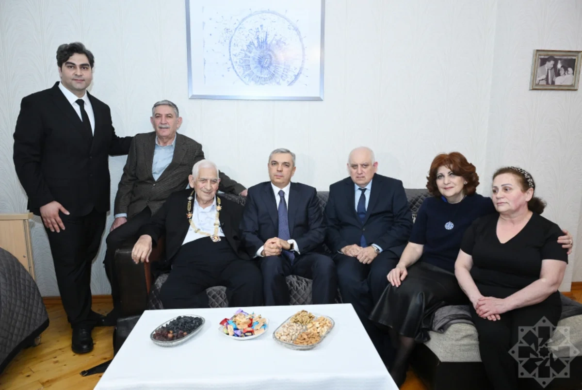 Xalq şairi Nəriman Həsənzadəyə Heydər Əliyev ordeni təqdim edilib