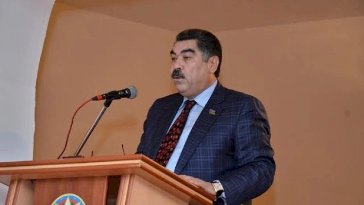 Rayon sakinləri icra başçısını topa tutdu: “Nə kömək göstərdi, nə də...”