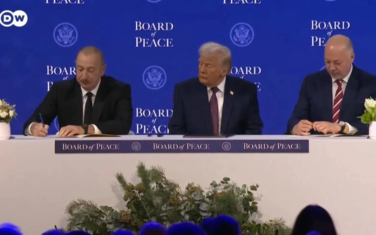Prezident tarixi sənədi imzaladı