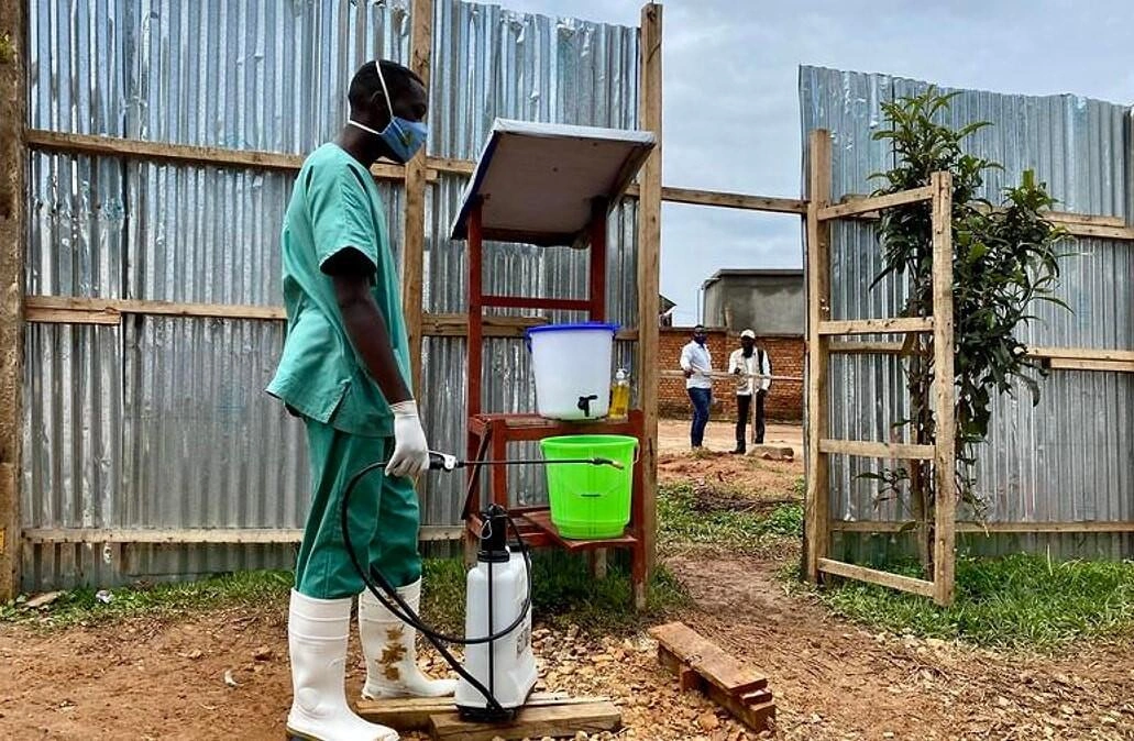 Ebola sürətlə yayılır, ölənlərin sayı 131-ə çatdı
