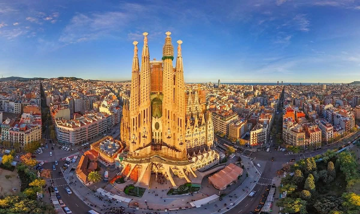 Turist axınının qarşısını almaq üçün vergini ikiqat artırdılar