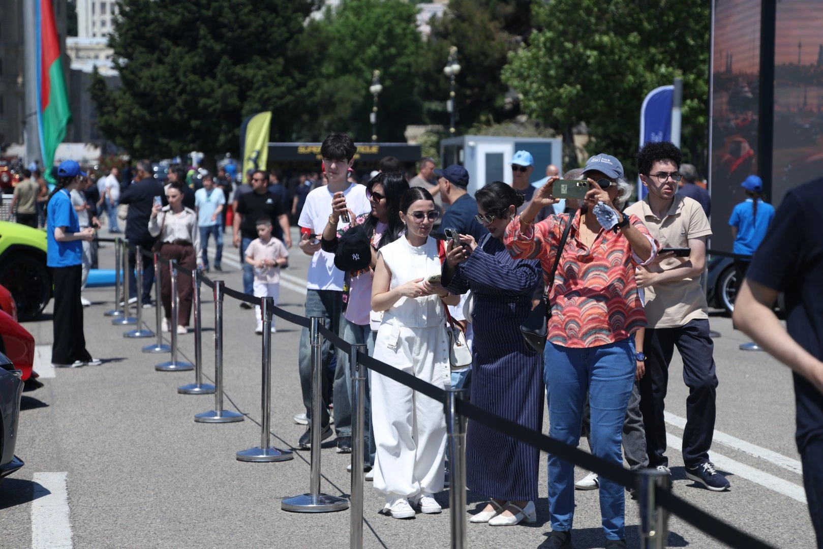 Bakıda klassik və sürət avtomobillərinin festivalı keçirilir - FOTO